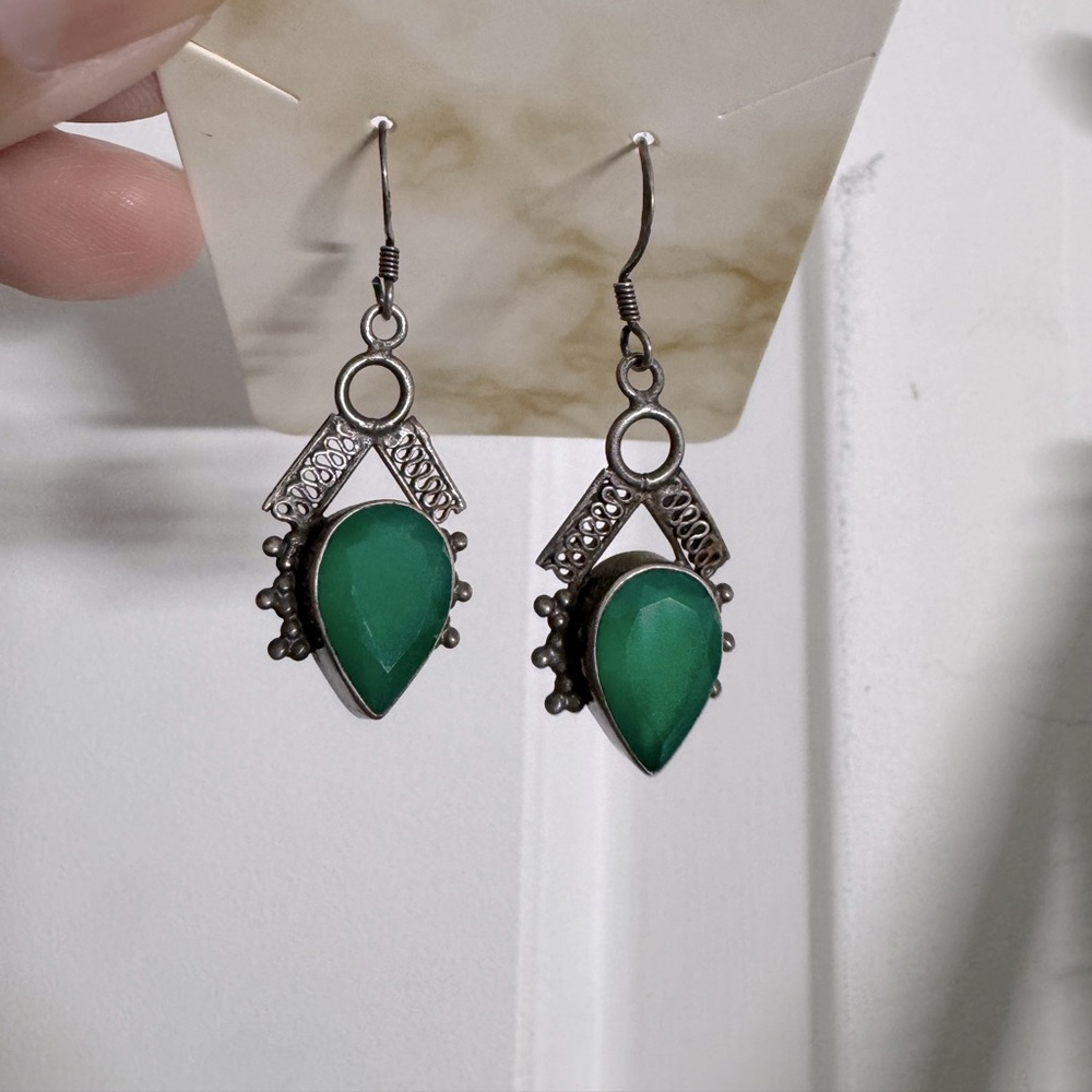 Medium dark green 925 silver drop earring